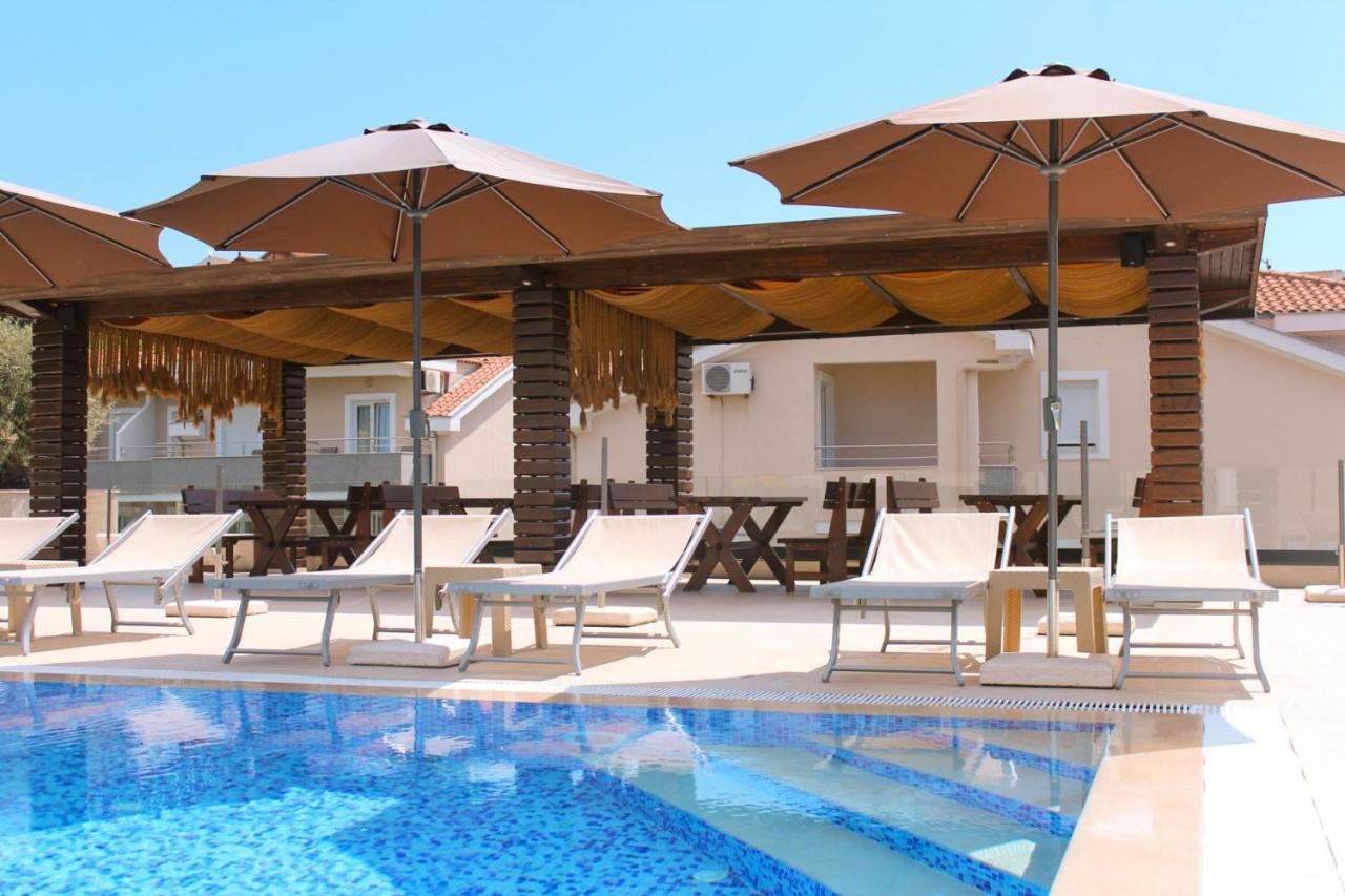 Sun Village Aparthotel Herceg Novi Eksteriør billede